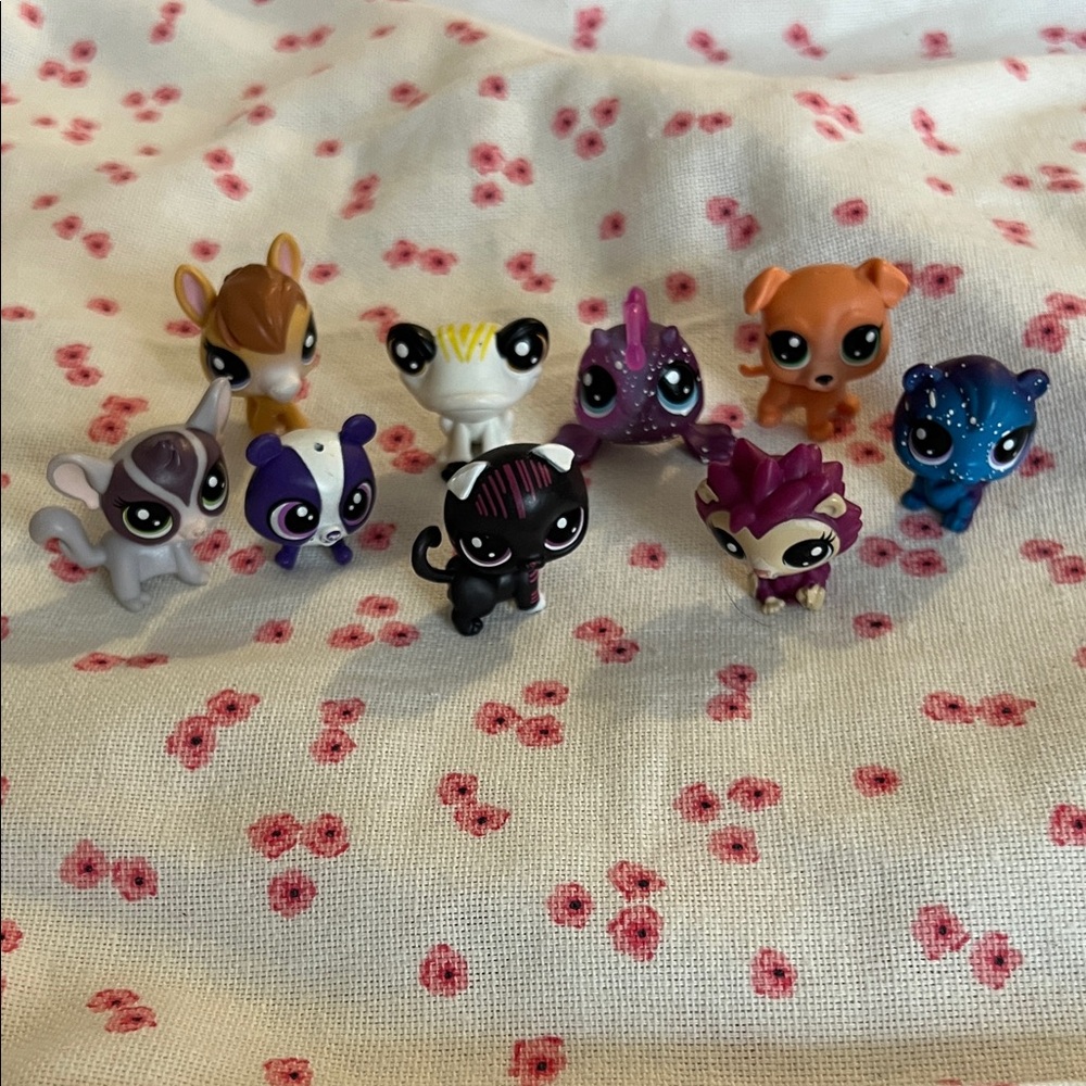 Little lest pet shop mini figures